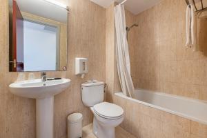 O baie la Hotel Basic