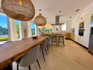 a kitchen and dining room with a long table and chairs at Villa De Oro in Calonge