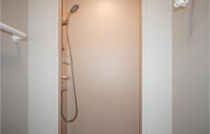 Bagno di Beautiful Home In Reftele With Wifi