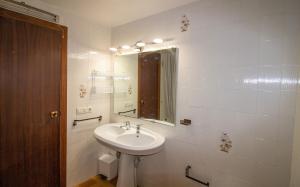 a bathroom with a sink and a mirror at Apartamento con vistas frontales - Primera línea Playa Cargador - ALBERT VILLAS in Alcossebre