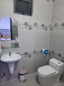 a bathroom with a toilet and a sink at Nhà Nghỉ An Toàn in Vung Tau
