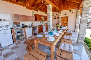 Kuchyň nebo kuchyňský kout v ubytování Villa Green Oasis
