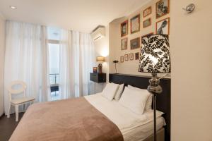 a bedroom with a bed and a lamp at Design Hotel Skopeli in Odesa