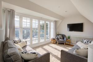 Posezení v ubytování The Tower, 5 Corisande Manor