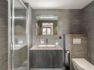 Kúpeľňa v ubytovaní Appartement spacieux avec accès bien-être, proche des pistes et du centre de Megève - FR-1-569-46