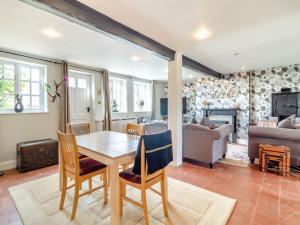 a living room with a table and chairs and a couch at The Innkeep in Watlington