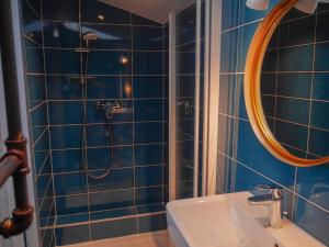 Kúpeľňa v ubytovaní Villa contemporaine avec vue mer à Sauzon - FR-1-418-201