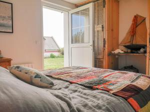 Fotografia z galérie ubytovania Maison lumineuse avec grand jardin et terrasse, proche plage des grands sables, idéale pour familles - FR-1-418-203 v destinácii Locmaria + 13 fotografií