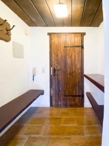 a room with a wooden door in a room at The Studio by Apartment Wilky in Kaprun
