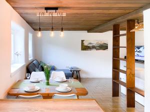 a dining room with a table and a couch at The Studio by Apartment Wilky in Kaprun