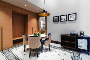 a dining room with a table and chairs at Boutique Hotel Cordial Plaza Mayor de Santa Ana in Las Palmas de Gran Canaria
