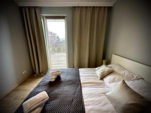 Кровать или кровати в номере Słoneczny Apartament Oświęcim