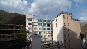 Nespecifikovaný výhled na hory nebo výhled na hory při pohledu z hotelu