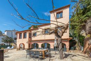 a house with a table and chairs in front of it at Villa Bonaventura in Calonge