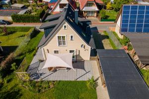 an overhead view of a house with solar panels at Ferienhaus Frieda in Rechlin