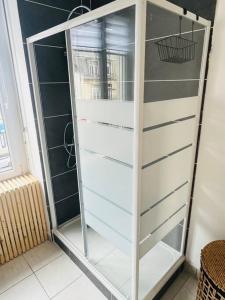 Posteľ alebo postele v izbe v ubytovaní « Bel’ Epoque » proche vieille ville 6 pers, WIFI