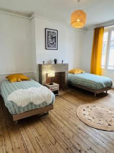 Posteľ alebo postele v izbe v ubytovaní « Bel’ Epoque » proche vieille ville 6 pers, WIFI