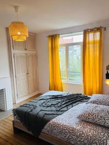 Posteľ alebo postele v izbe v ubytovaní « Bel’ Epoque » proche vieille ville 6 pers, WIFI