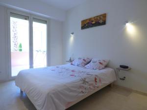 a bedroom with a bed with white sheets and a window at Mer, plages, piscine, paysages ydilliques:LE REVE! in Théoule-sur-Mer +32 photos