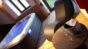 Posezení v ubytování GITE Chambre SPA Privé DE L'ANCIENNE FERME