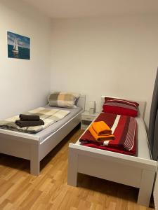 two beds sitting next to each other in a room at 40L Luisenstr. 4.OG in Castrop-Rauxel
