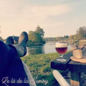 Výhled na řeku, která protéká v blízkosti bed and breakfast
