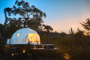 a dome tent on a deck at sunset at Domo Pajcha, Samaipata Glamping in Samaipata