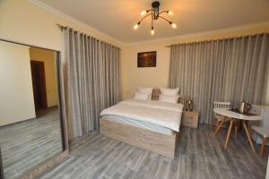 Ένα ή περισσότερα κρεβάτια σε δωμάτιο στο Altunyan Hotel