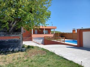 a villa with a swimming pool and a house at Piscina de sal Barbacoa Wifi, Parking Gratis, 3 min PGA Casa El Roble in Girona