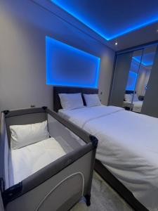 Een bed of bedden in een kamer bij Natasa's Luxury Apartment