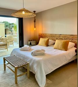 Posteľ alebo postele v izbe v ubytovaní La Maison d'Ambrine - La Villa Ibiza