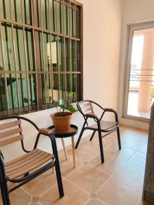 Ein Balkon oder eine Terrasse in der Unterkunft Ranzi Court Guest House