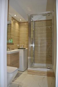 Ένα μπάνιο στο Lustrzany Skwer +11 φωτογραφίες