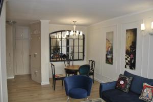 Χώρος καθιστικού στο Lustrzany Skwer