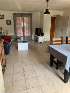 Posteľ alebo postele v izbe v ubytovaní Villa sud de la France avec piscine privée