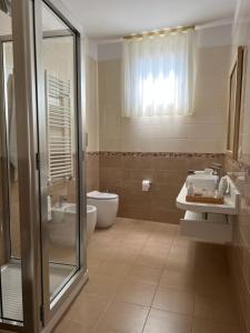 Bilik mandi di Pompei via Roma Suite