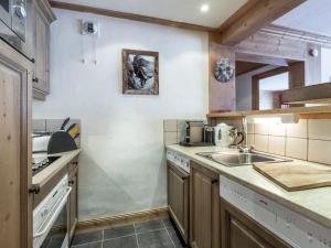 Una cocina o zona de cocina en Appartement Val-d'Isère, 3 pièces, 6 personnes - FR-1-694-100