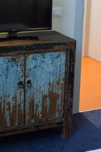 a wooden cabinet with a television on top of it at Corielli B&B in Malo