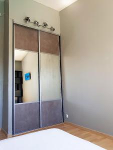 Posteľ alebo postele v izbe v ubytovaní VILLA avec piscine WIFI parking (Villeneuve Loubet)