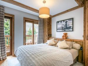 a bedroom with a large bed and windows at Appartement Val-d'Isère, 4 pièces, 6 personnes - FR-1-694-155 in Val-d'Isère