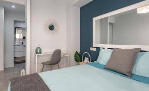 A bed or beds in a room at Oleti Studio Granada