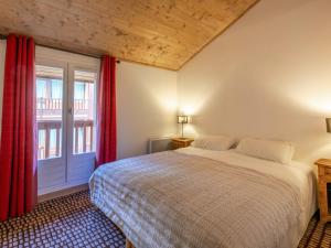 เตียงในห้องที่ Appartement Val-d'Isère, 3 pièces, 5 personnes - FR-1-694-216