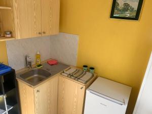 Kuchyň nebo kuchyňský kout v ubytování Rüütli - Cute Old Town Apartment - 2 big beds, free parking