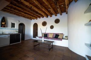 Kuchnia lub aneks kuchenny w obiekcie Large Villa on Ibiza West Coast with pool & sunset view - Nirvana