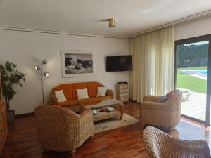 Posedenie v ubytovaní Elegant and Peaceful Aparments with Pool and Garden