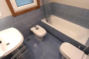 Zdjęcie z galerii obiektu APARTAMENTO PLAYA FOZ VISTAS AL MAR w mieście Foz