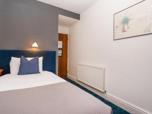 a bedroom with a bed and a picture on the wall at The Washington in Bristol
