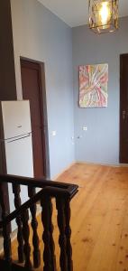 een lege kamer met een trap en een koelkast bij Number 9 in Tbilisi City