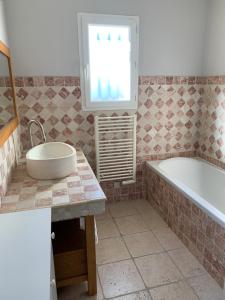 Kúpeľňa v ubytovaní Villa sud de la France avec piscine privée