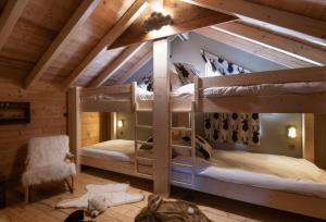 Łóżko lub łóżka w pokoju w obiekcie Luxueux chalet avec vue sur les pistes et le Hohneck